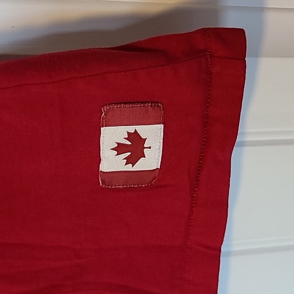 Roots Organic Cotton Red Canada Day 🍁 T-shirt - Picture 2 of 6